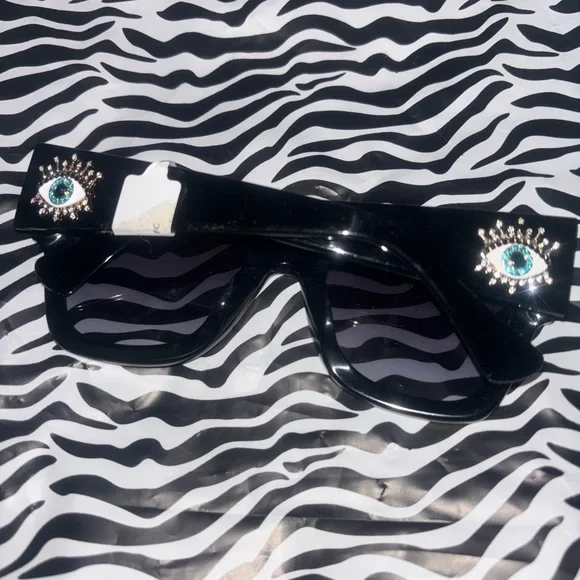 Kurt Geiger Black Sunglasses with Eye Details - Picture 1 of 6